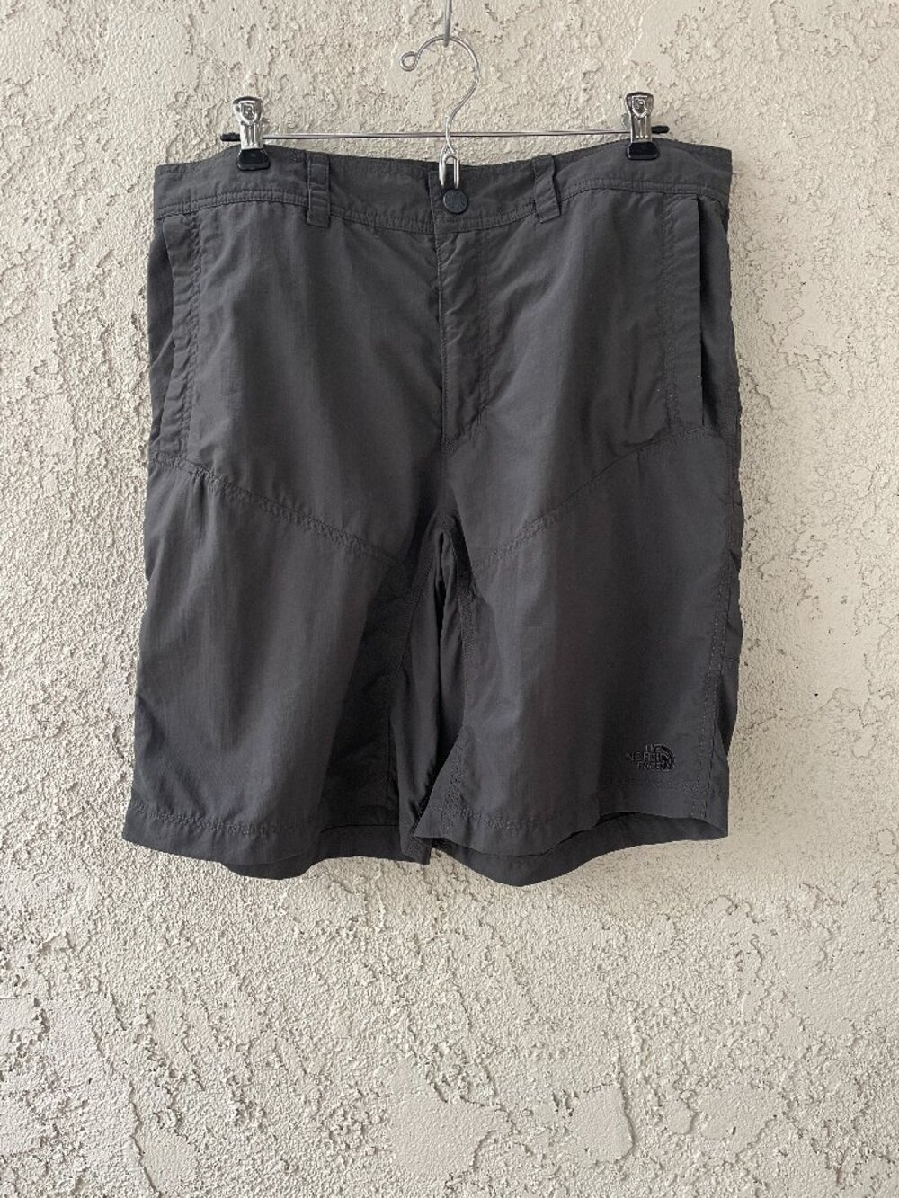 The North Face Men's Grey Hiking Utility Cargo Shorts Gorpcore Size 33